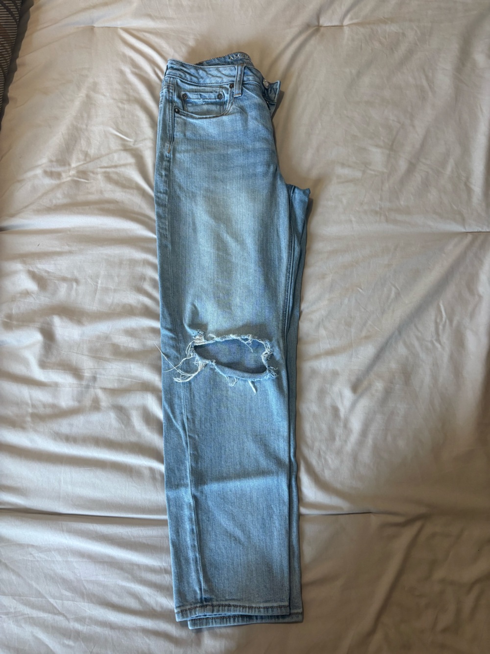 American Eagle Outfitters Light Wash High-Rise Straight Jeans - Picture 2 of 6